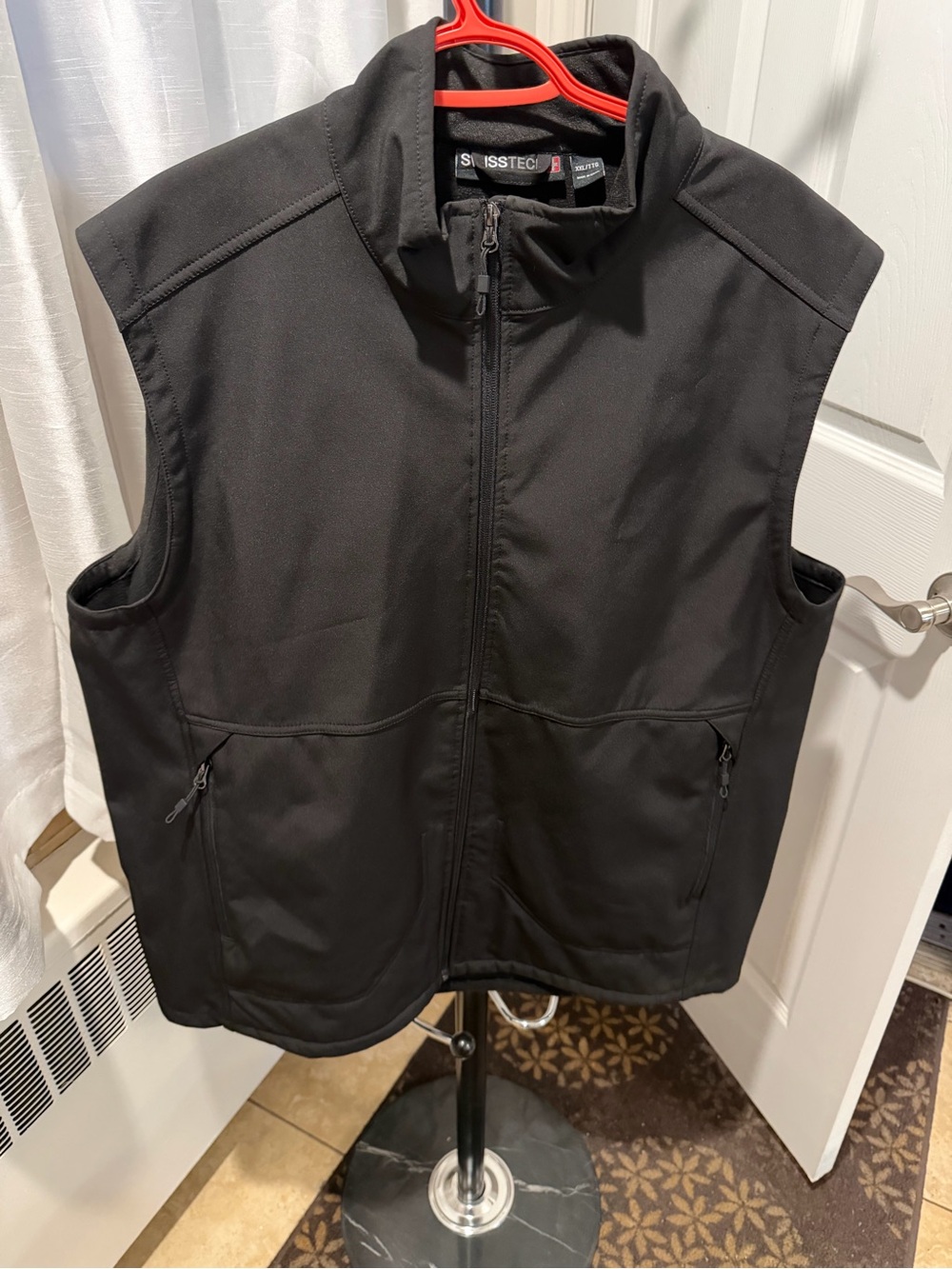 Swiss Tech Black Men's Softshell Vest with Zipper Pockets